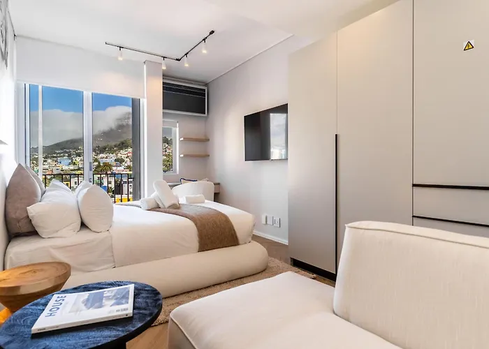The Rose 701: Top Floor City Aprt With Balcony