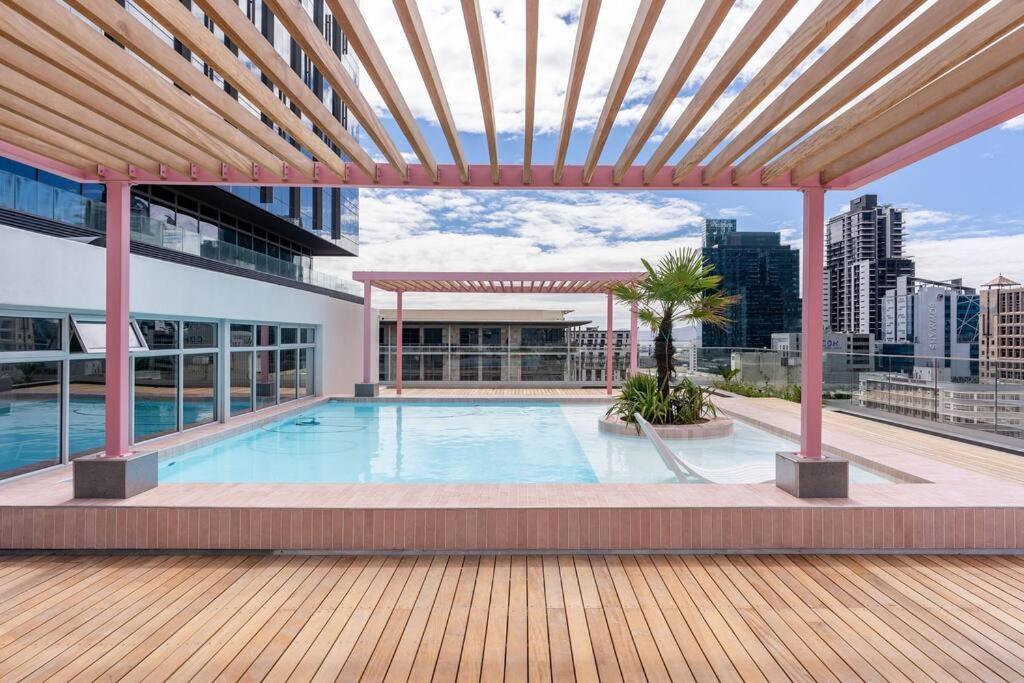 The Rose 701: Floor Aprt With Balcony Kapstadt