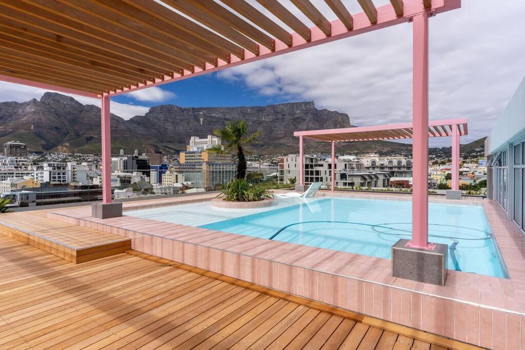 The Rose 701: Floor Aprt With Balcony